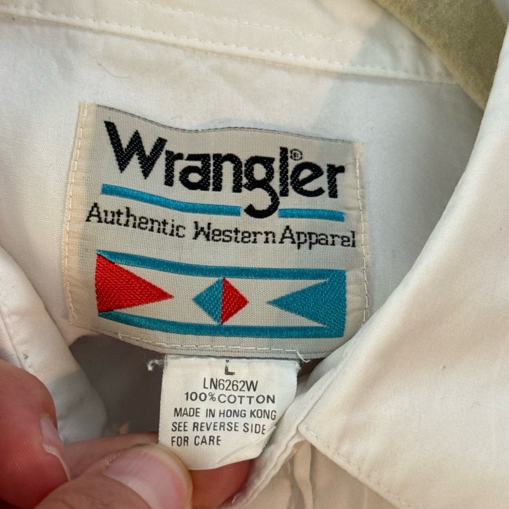 Wrangler White Women's Pintuck Front Button-Down Shirt - Picture 6 of 7